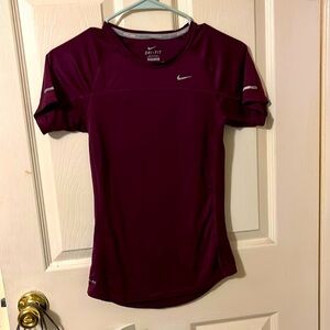 Like New NIKE Women's Miler Short sleeve Running Top Shirt